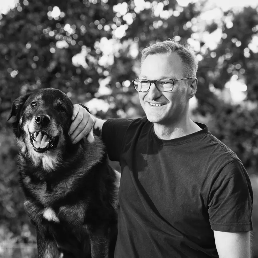 Tobias Brey mit seinem Hund Freddy
